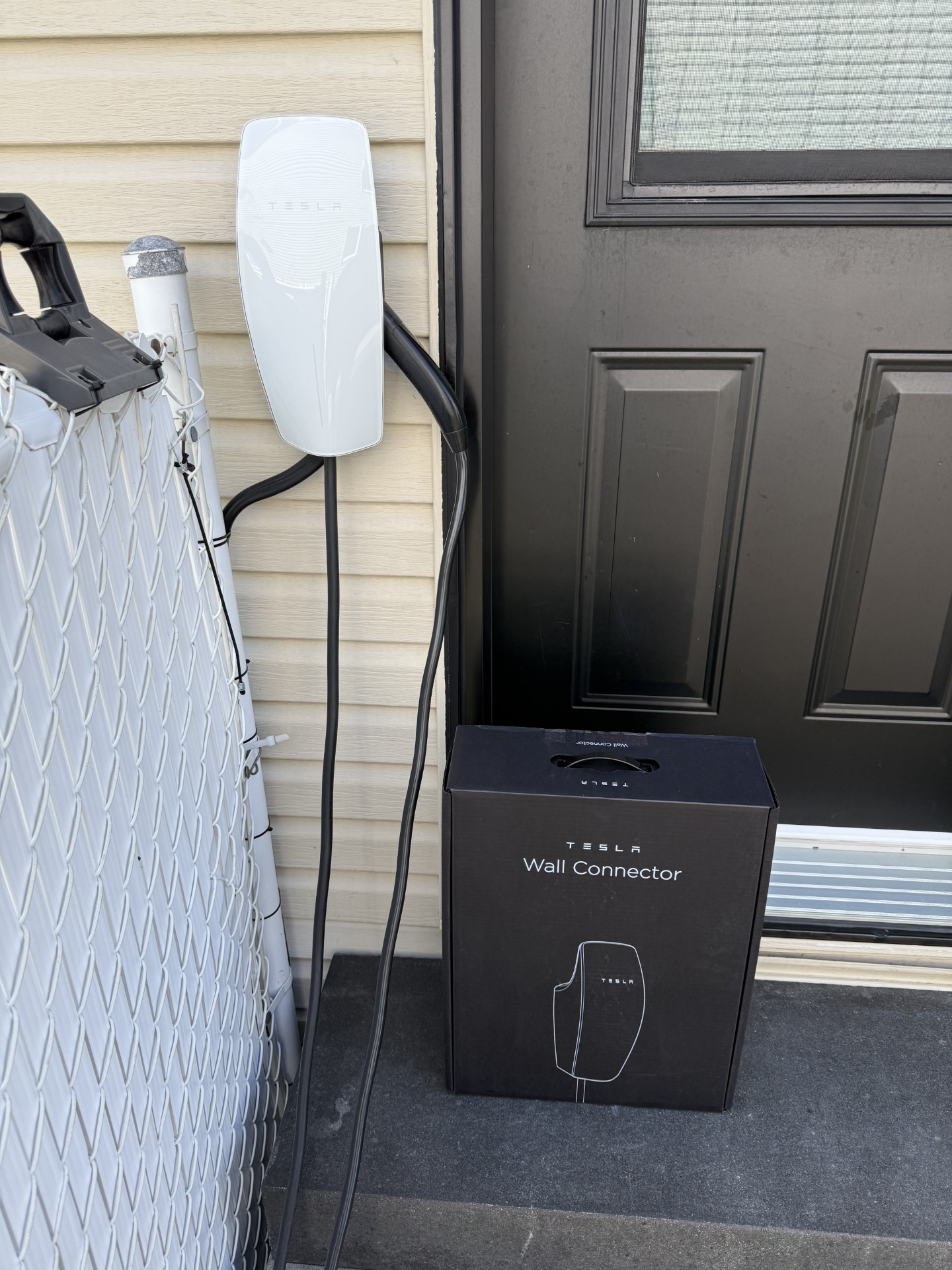 Installation d'une borne de recharge Tesla Wall Connector — projet résidentiel Innov Électrique